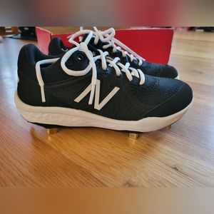 Mens size 7 baseball cleats